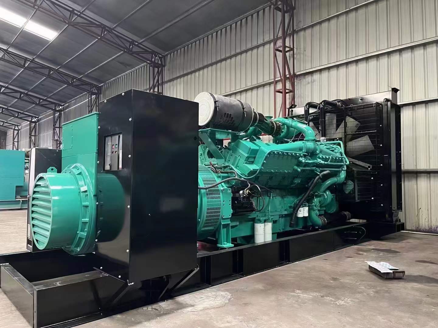 白山如何降低 800kW 柴油发电机输出电流的波动？