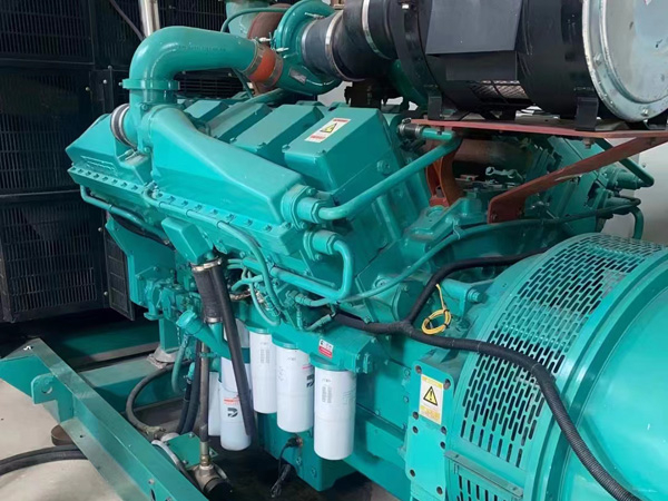 白山更换100kW柴油发电机组机油时，需要注意哪些事项？